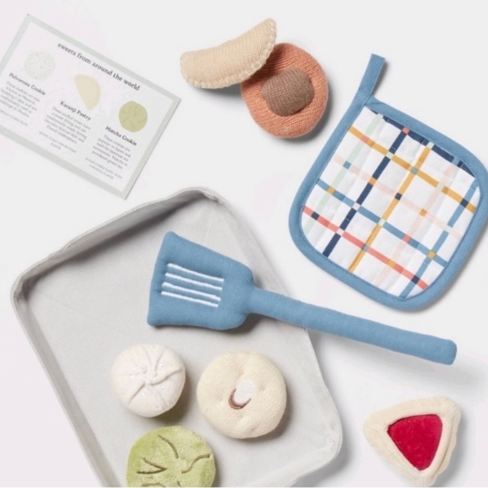 NEW IN BOX Pillowfort baking play set